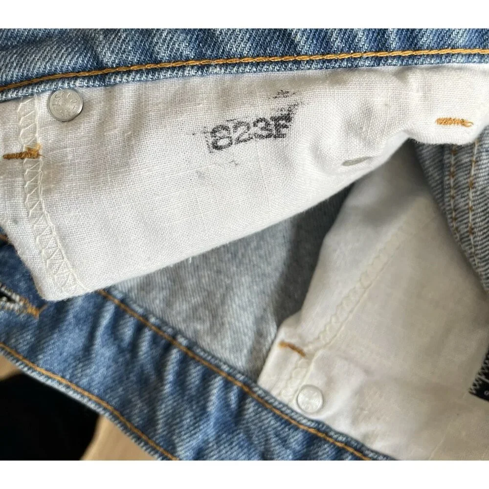Levi’s 504 Vintage Leather‎ Tag 46 X 30, Medium Wash Relaxed Fit  (45X30 Actual)